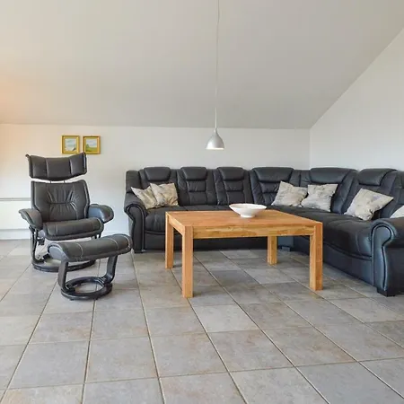 Three-bedroom Holiday In 別荘 *