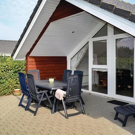 Three-bedroom Holiday In 別荘 *