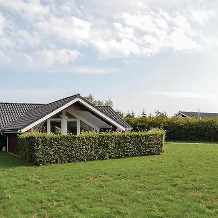 Three-bedroom Holiday In Hemmet